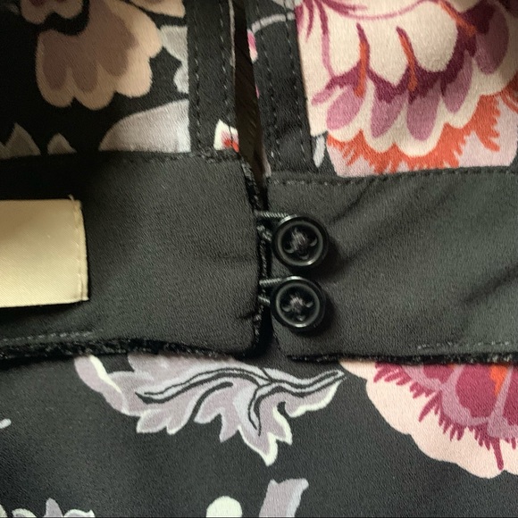 ❌SOLD❌Loft Floral Lavender & Black Tiered Blouse Size XS - Picture 13 of 15